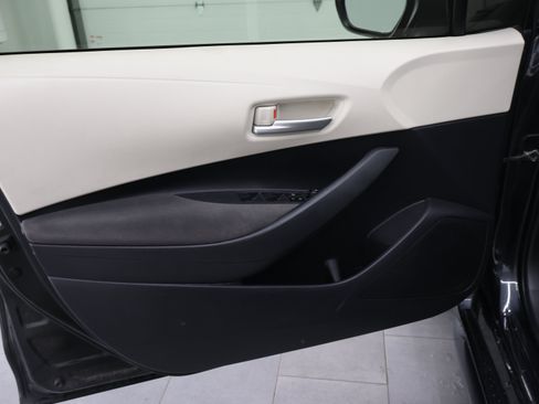 Used 2021 Toyota Corolla LE FWD image 33