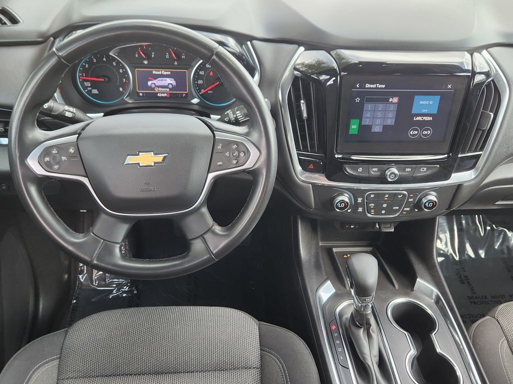 Used 2023 Chevrolet Traverse LT AWD/4WD image 3