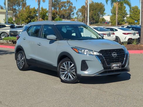Used 2024 Nissan Kicks SV image 2