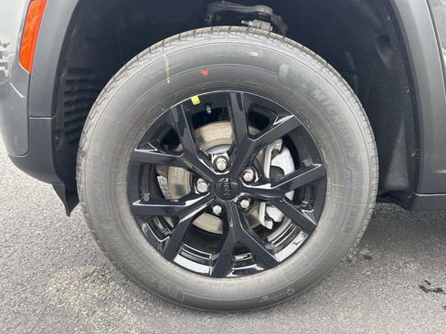 New 2026 Jeep Grand Cherokee Altitude RWD image 3