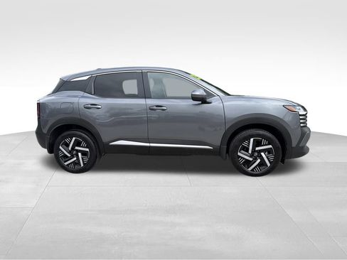 Used 2025 Nissan Kicks SV image 9