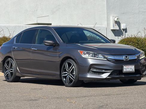 Used 2017 Honda Accord Sport image 5