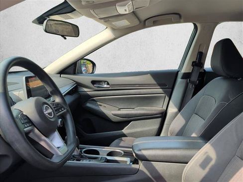 Used 2024 Nissan Altima 2.5 SV FWD image 10