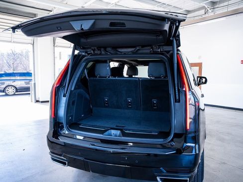 Used 2022 Cadillac Escalade Premium Luxury image 59