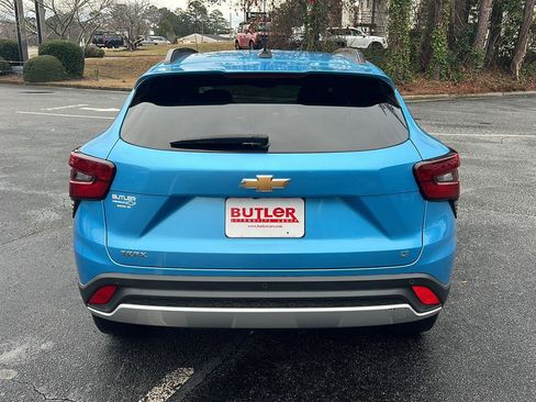 Certified 2025 Chevrolet Trax LT w/ Driver Confidence Package image 5