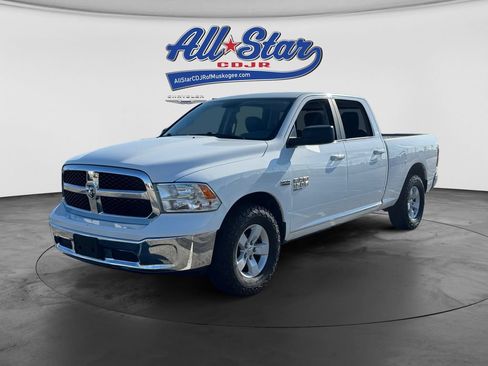 Used 2020 RAM 1500 Classic SLT RWD image 3