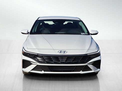 New 2026 Hyundai Elantra SE FWD image 2