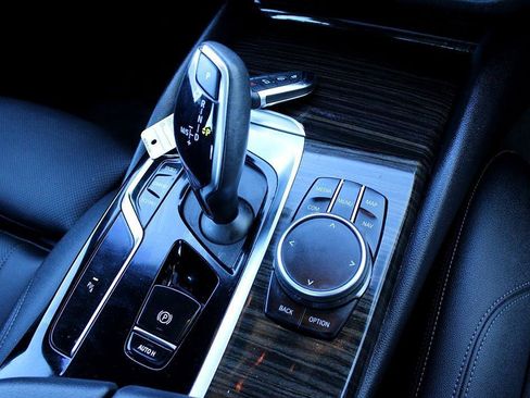 Used 2022 BMW 530i w/ Convenience Package image 27