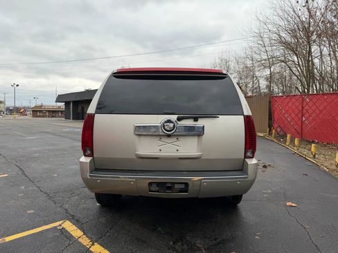 Used 2007 Cadillac Escalade AWD w/ Information Package image 4