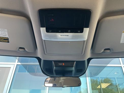 Used 2025 Nissan Rogue SV FWD image 17