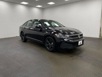 Used 2024 Volkswagen Jetta SE w/ Panoramic Sunroof Package