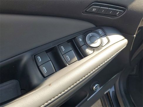 Used 2024 Buick Enclave Premium image 9