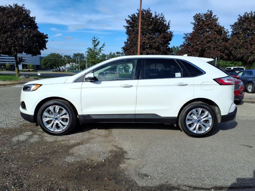 Used 2020 Ford Edge Titanium w/ Equipment Group 301A AWD/4WD image 2