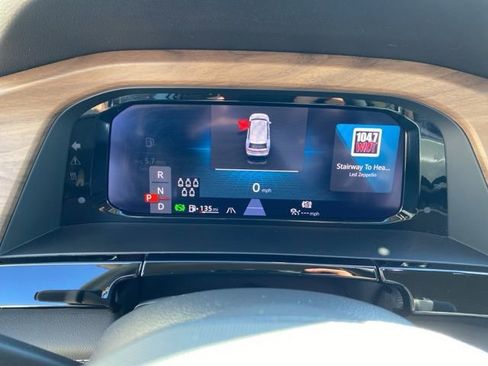 Used 2024 Volkswagen Atlas SE image 13