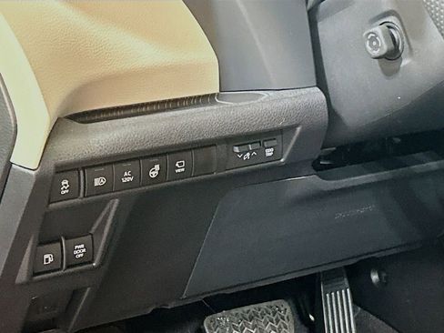 New 2026 Toyota Sienna Platinum image 10