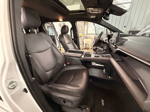 Used 2023 Toyota Sienna XSE image 34