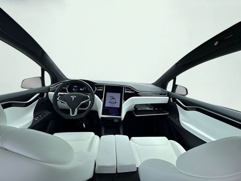 Used 2018 Tesla Model X 75D AWD/4WD image 9