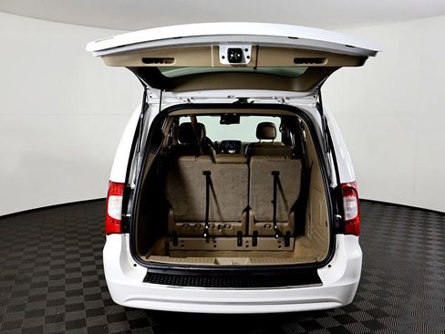 Used 2014 Chrysler Town & Country Touring image 47