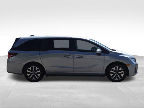 Used 2025 Honda Odyssey EX-L image 3