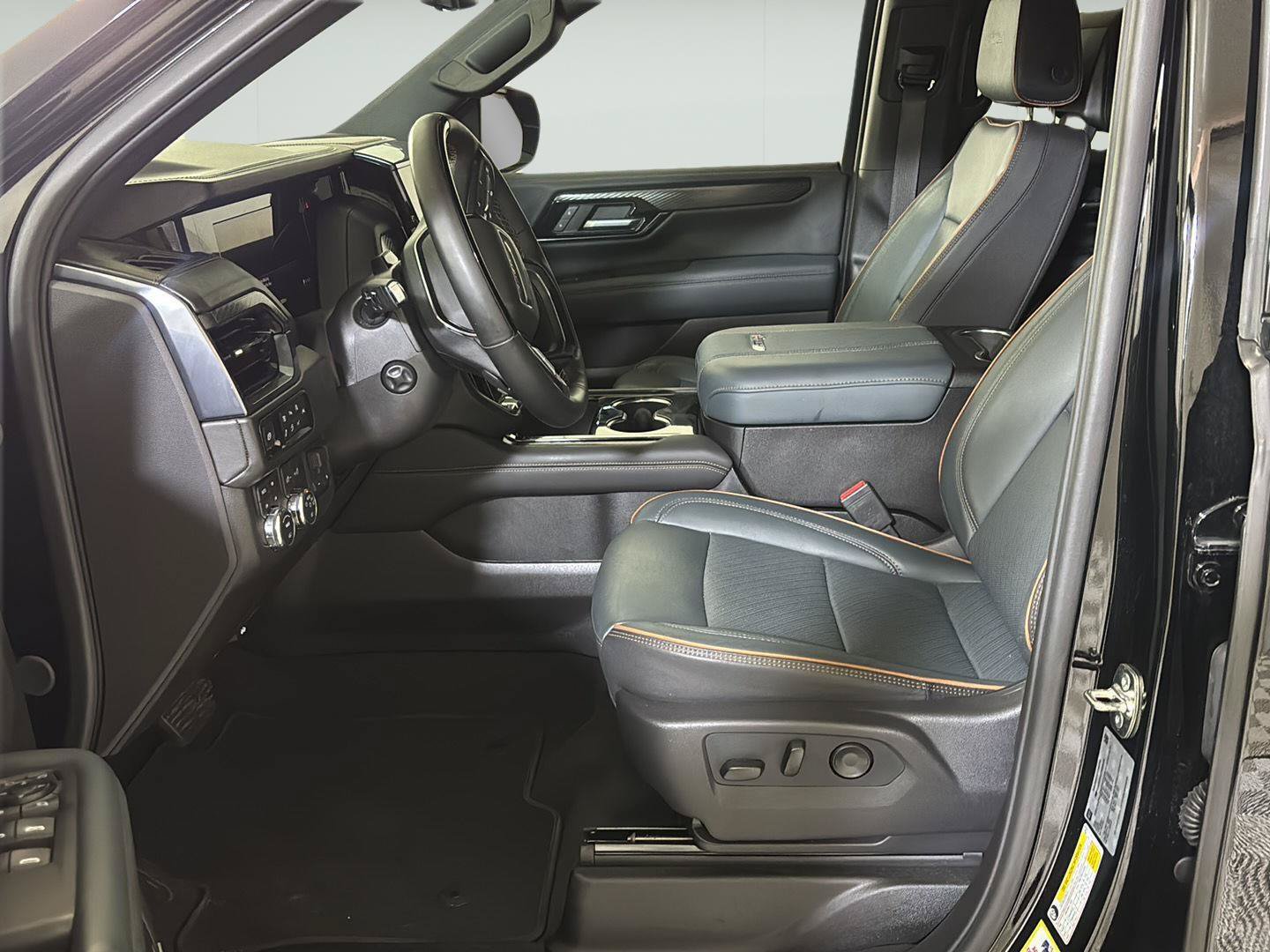 Certified 2026 GMC Yukon AT4 w/ AT4 Premium Plus Package AWD/4WD image 12