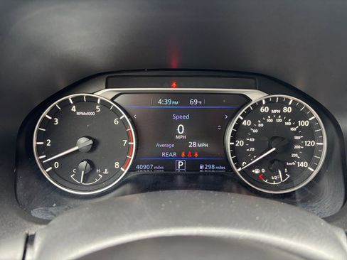 Used 2025 Nissan Altima 2.5 SV FWD image 41