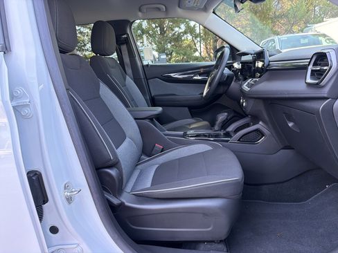Used 2024 Chevrolet TrailBlazer LS FWD image 32
