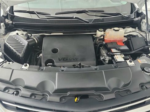 Certified 2021 Chevrolet Traverse LT FWD image 30