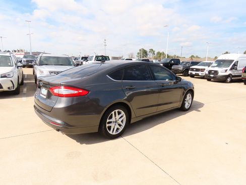 Used 2015 Ford Fusion SE image 11