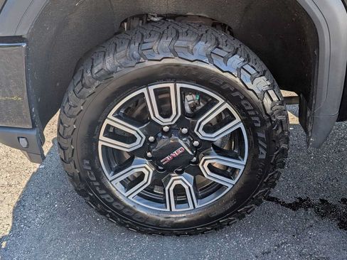 Used 2021 GMC Sierra 2500 AT4 w/ AT4 Premium Plus Package AWD/4WD image 9