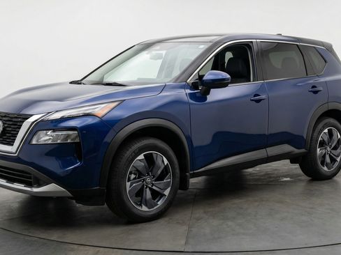Used 2025 Nissan Rogue SV FWD image 3