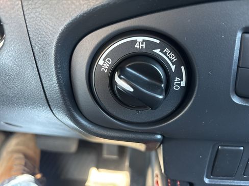 Used 2023 Nissan Frontier PRO-4X w/ Technology Package AWD/4WD image 23