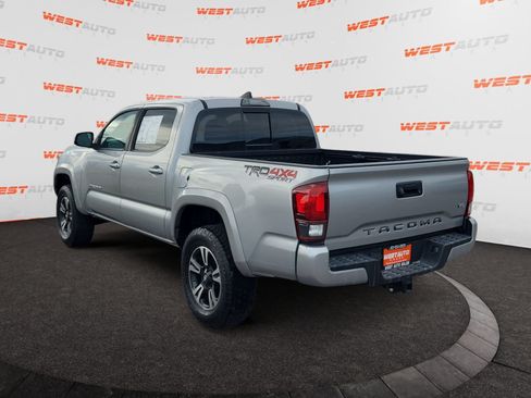 Used 2019 Toyota Tacoma TRD Sport AWD/4WD image 3
