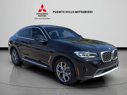 Used 2022 BMW X4 xDrive30i AWD/4WD image 3