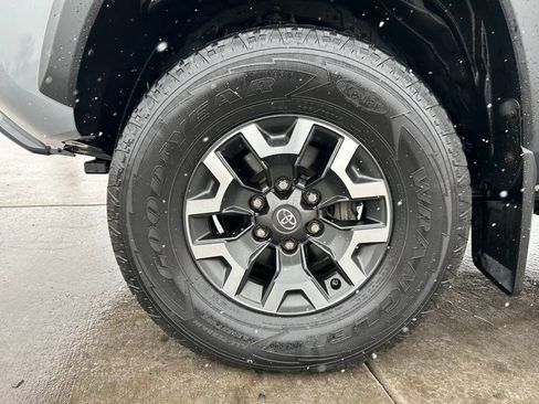 Used 2020 Toyota Tacoma TRD Off-Road image 32