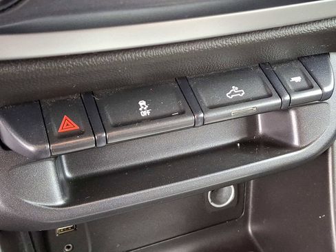 Used 2018 Chevrolet Colorado LT image 24