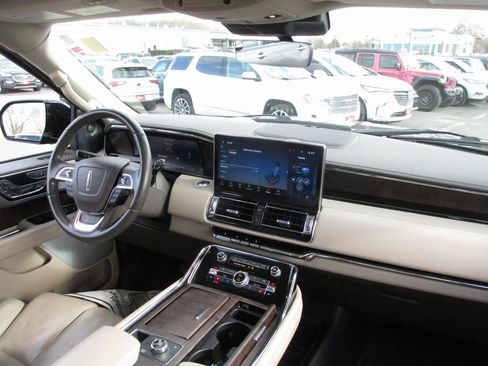 Used 2022 Lincoln Navigator Reserve image 23