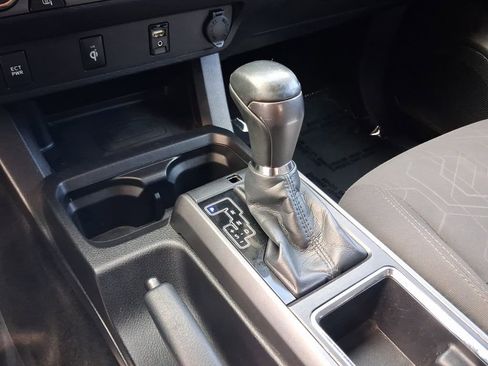 Used 2016 Toyota Tacoma TRD Sport w/ Towing Package AWD/4WD image 20