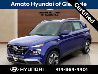 Used 2025 Hyundai Venue SEL video 1