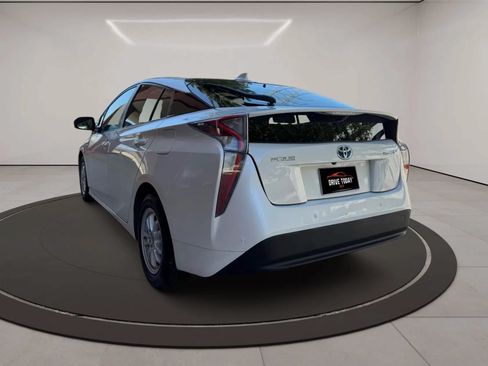 Used 2017 Toyota Prius Four w/ Premium Convenience Package FWD image 6