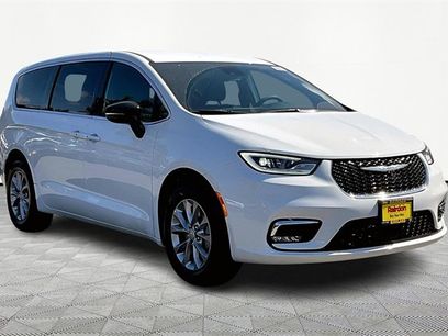New 2026 Chrysler Pacifica Select