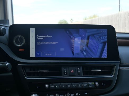 Used 2025 Lexus ES 300h w/ Premium Package image 25