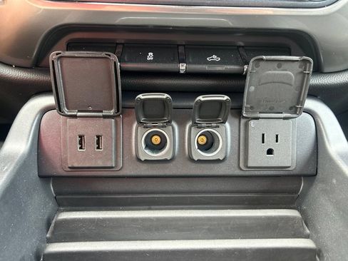 Used 2018 Chevrolet Silverado 1500 LT w/ All Star Edition AWD/4WD image 29