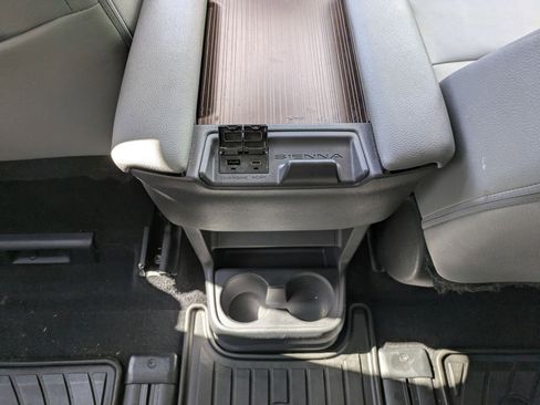 Used 2023 Toyota Sienna XLE AWD/4WD image 29