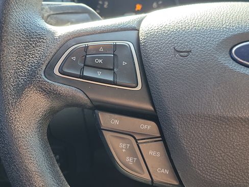 Used 2018 Ford Focus SE w/ SE Appearance Package FWD image 23