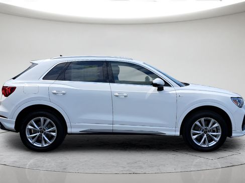Used 2025 Audi Q3 2.0T Premium AWD/4WD image 2