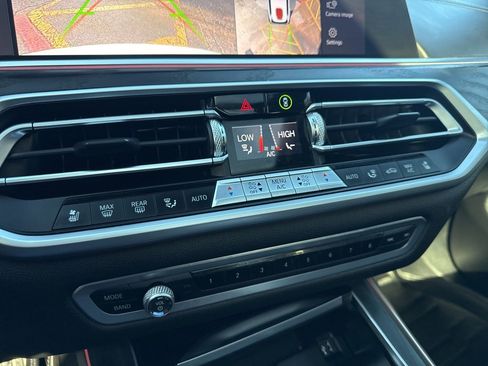 Used 2020 BMW X7 M50i w/ Dynamic Handling Package image 31