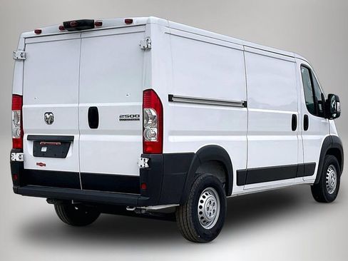 New 2024 RAM ProMaster 2500 w/ Convenience Group FWD image 18