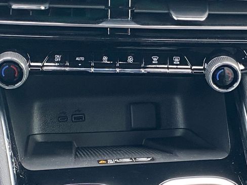 New 2026 Chevrolet Traverse LT w/ LPO, Floor Liner Package image 11