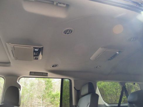 Used 2019 Chevrolet Suburban Premier image 29