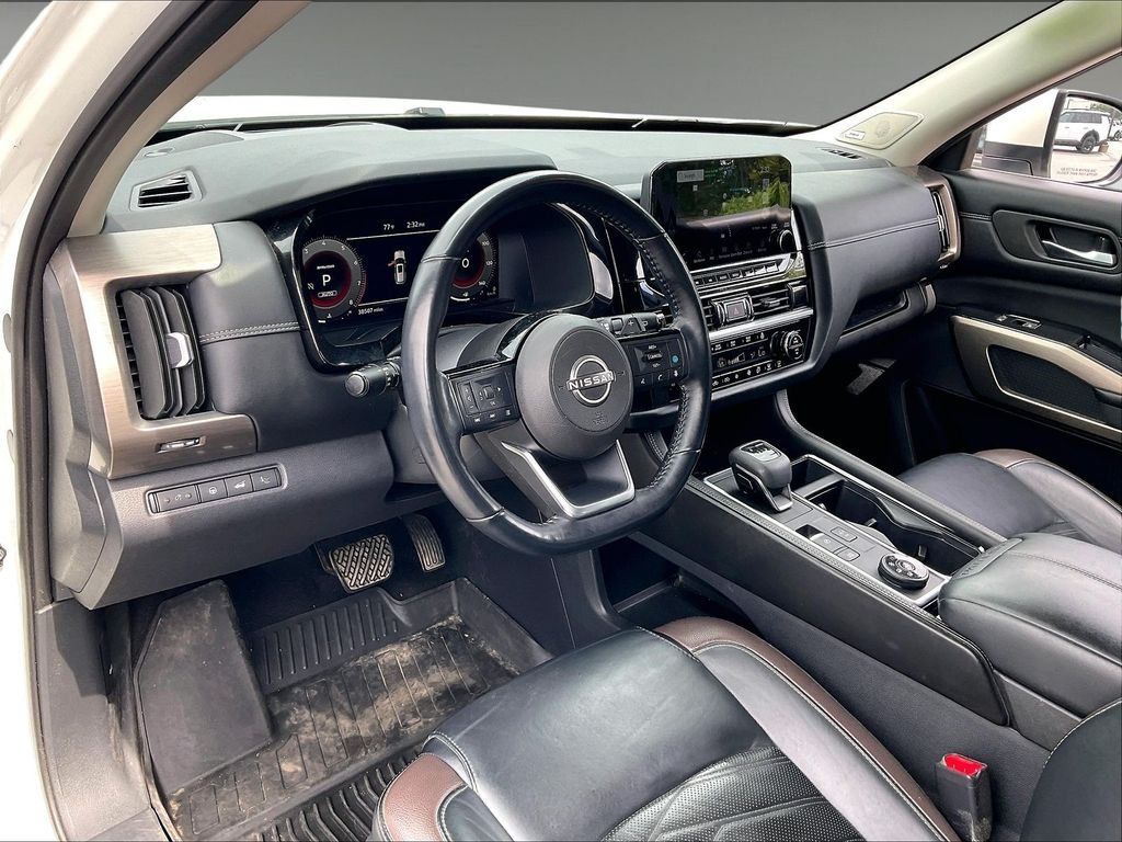 Used 2023 Nissan Pathfinder Platinum w/ Cargo Package AWD/4WD image 8